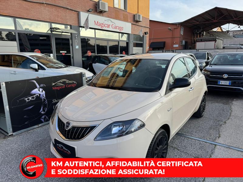 LANCIA YPSILON 1.0 FIREFLY HYBRID SILVER 
